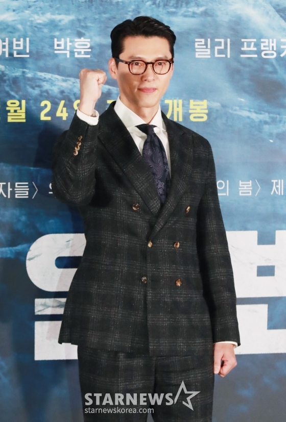 배우 현빈이 18일 오후 서울 CGV용산아이파크몰에서 진행된 영화 '하얼빈'(감독 우민호) 언론배급시사회 및 기자간담회에 참석해 포즈를 취하고 있다. /2024.12.18 /사진=이동훈 photoguy@