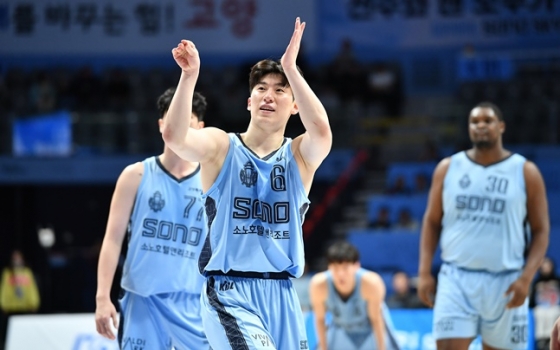 소노 이정현(가운데). /사진=KBL 제공