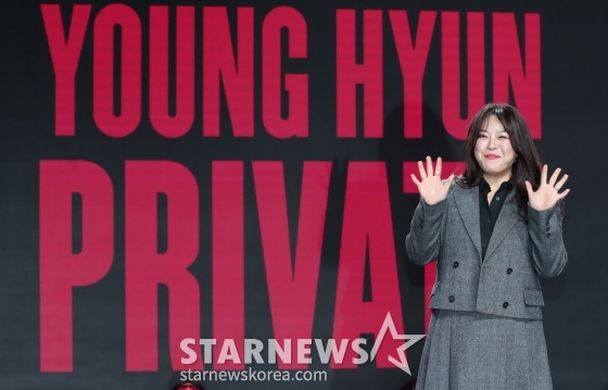 (서울=뉴스1) 권현진 기자 = 가수 이영현이 19일 오후 서울 강남구 일지아트홀에서 가진 정규 3집 'PRIVATE(프라이빗)' 발매 기념 쇼케이스에서 포즈를 취하고 있다. 2024.12.19/뉴스1 Copyright (C) 뉴스1. All rights reserved. 무단 전재 및 재배포, AI학습 이용 금지. /사진=(서울=뉴스1) 권현진 기자