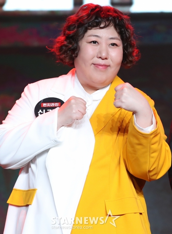 (서울=뉴스1) 권현진 기자 = 개그우먼 신기루가 14일 서울 중구 브이스페이스에서 열린 넷플릭스 예능 '코미디 리벤지' 제작발표회에서 포즈를 취하고 있다. '코미디 리벤지'는 지난해 '코미디 로얄'에서 승리한 이경규 팀이 우승 혜택이었던 넷플릭스 단독쇼 대신 새롭게 판을 벌인 코미디 컴피티션이다. 2024.10.14/뉴스1 Copyright (C) 뉴스1. All rights reserved. 무단 전재 및 재배포, AI학습 이용 금지. /사진=(서울=뉴스1) 권현진 기자