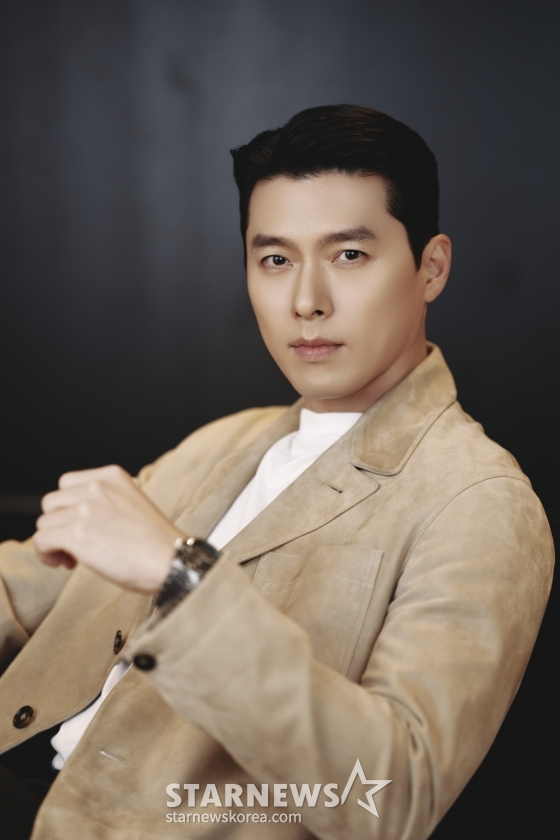 영화 '하얼빈'(감독 우민호)의 주연배우 현빈이 19일 오전 진행된 라운드 인터뷰를 위해 포즈를 취하고 있다. /사진제공=CJENM 2024.12.19 /사진=이동훈 photoguy@