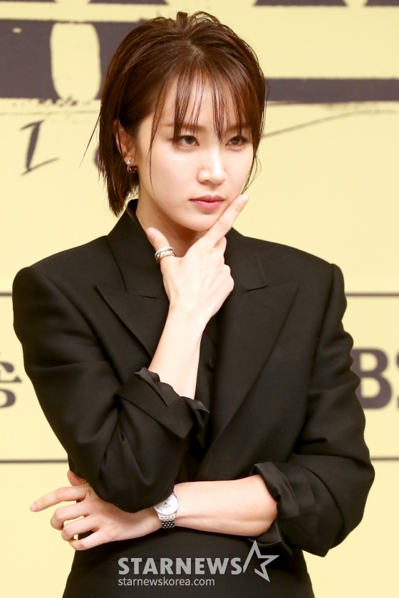 배우 정유민이 24일 오후 서울 목동 SBS에서 열린 금토드라마 '커넥션' 제작발표회에 참석해 포즈를 취하고 있다. 드라마 '커넥션'은 누군가에 의해 마약에 강제로 중독된 마약팀 에이스 형사가 변질된 우정, 그 커넥션의 전말을 밝혀내는 중독추적서스펜스로 24일 첫 방송된다. 2024.05.24 /사진=임성균
