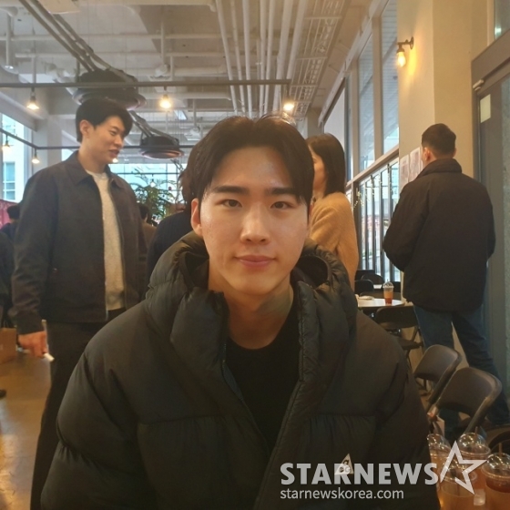키움 이주형이 지난 15일 서울 마곡동에 위치한 한 카페에서 열린 '2024 키움 히어로즈 연말자선행사'에서 인터뷰에 응하고 있다. /사진=김동윤 기자