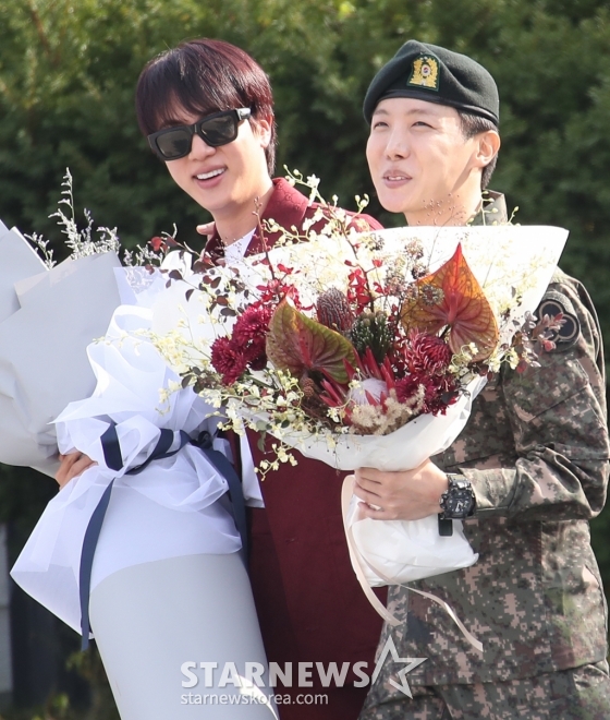 방탄소년단 진(왼쪽)과 제이홉 /사진=뉴스1