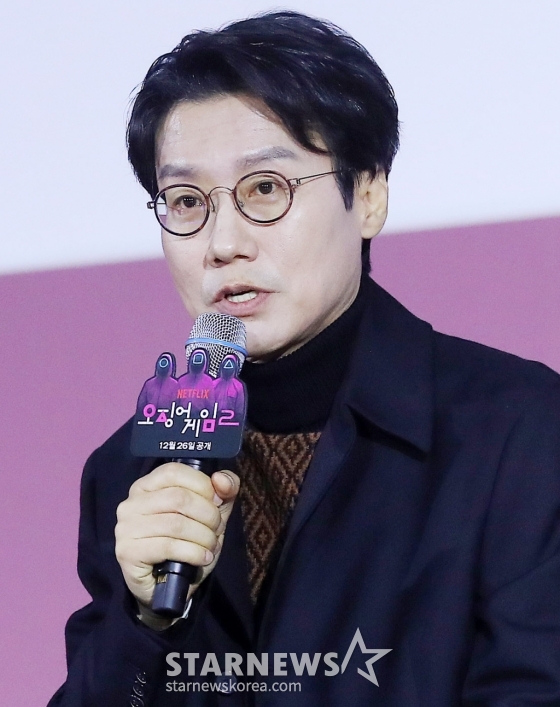 황동혁 감독이 9일 오전 서울 중구 동대문디자인플라자에서 진행된 넷플릭스 시리즈 '오징어 게임 시즌2' 제작발표회에 참석해 인사말을 하고 있다. '오징어 게임 시즌2'는 복수를 다짐하고 다시 돌아와 게임에 참가하는 '기훈'(이정재)과 그를 맞이하는 '프론트맨'(이병헌)의 치열한 대결, 그리고 다시 시작되는 진짜 게임을 담은 이야기다. 오는 26일 공개. 2024.12.9 /사진=김창현 chmt@