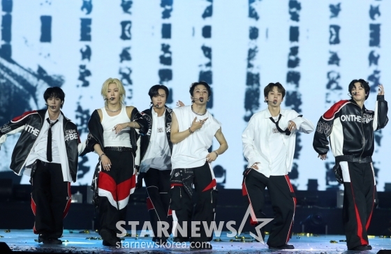 그룹 NCT127이 27일 오후 태국 방콕 임팩트 챌린저 홀 1-2(IMPACT Challenger Hall 1-2)에서 진행된 '제 9회 아시아 아티스트 어워즈'(The 9th Asia Artist Awards, 이하 'AAA 2024')'에 참석해 멋진 무대를 선보이고 있다. 2024.12.27 /사진=김창현 chmt@
