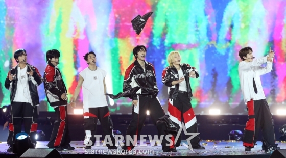 그룹 NCT127이 지난 27일 오후 태국 방콕 임팩트 챌린저 홀 1-2(IMPACT Challenger Hall 1-2)에서 진행된 '제 9회 아시아 아티스트 어워즈'(The 9th Asia Artist Awards, 이하 'AAA 2024')'에 참석해 멋진 무대를 선보이고 있다. NCT127은 이날 'AAA 2024'에서 대상 '올해의 스테이지', 'AAA 베스트 아티스트'를 수상했다. /사진=김창현 chmt@