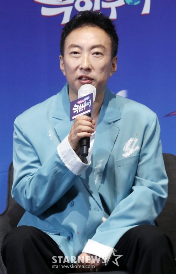 개그맨 박명수가 20일 오후 서울 영등포구 신도림 라마다호텔에서 열린 JTBC '극한투어' 제작발표회에 참석해 인사말을 하고 있다. JTBC 신규 예능 '극한투어'는 같은 여행지에서 '극악'과 '극락'을 오가며 정반대의 재미를 선보이는 프로그램으로 오는 22일 첫 방송된다. 2024.09.20 /사진=임성균