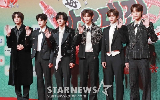그룹 라이즈가 25일 오후 인천 인스파이어 리조트에서 진행된 2024 SBS 가요대전 레드카펫 행사에 참석해 포즈를 취하고 있다. /2024.12.25 /사진=이동훈 photoguy@