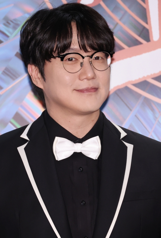 (서울=뉴스1) 권현진 기자 = 가수 성시경이 6일(현지시간) 인도네시아 자카르타 인터내셔널 스타디움에서 열린 '38회 골든디스크 어워즈 with 만디리' 레드카펫 행사에서 포즈를 취하고 있다. (골든디스크 어워즈 사무국 제공) 2024.1.6/뉴스1 Copyright (C) 뉴스1. All rights reserved. 무단 전재 및 재배포, AI학습 이용 금지. /사진=(서울=뉴스1) 권현진 기자