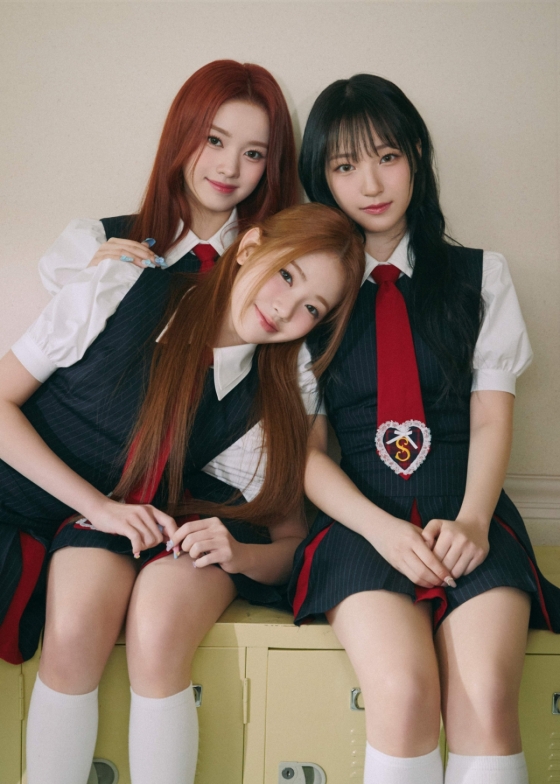 유니스 오윤아, 엘리시아, 방윤하(왼쪽부터)