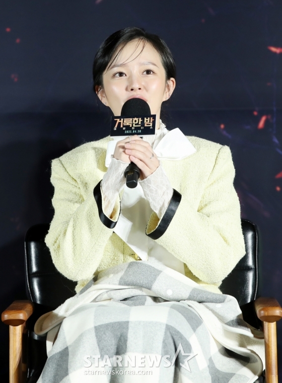 배우 정지소가 2일 오전 서울 광진구 롯데시네마 건대입구에서 열린 영화 '거룩한 밤: 데몬 헌터스' 제작보고회에 참석해 인사말을 하고 있다. '거룩한 밤: 데몬 헌터스'는 악을 숭배하는 집단에 의해 혼란에 빠진 도시, 특별한 능력을 가진 어둠의 해결사 '거룩한 밤' 팀 바우(마동석), 샤론(서현), 김군(이다윗)이 악의 무리를 처단하는 오컬트 액션 영화다. 오는 30일 개봉. / 2025.04.02 /사진=김휘선 hwijpg@
