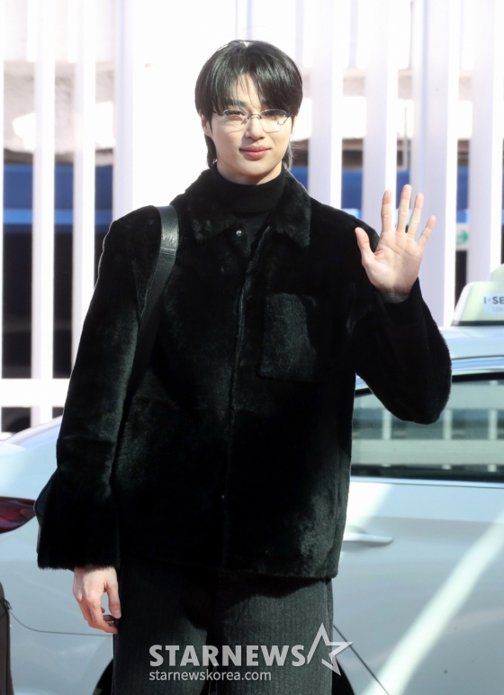 배우 변우석이 ‘PRADA FW25 DONNA FASHION SHOW’ 참석 차 이태리 밀라노로  24일 오전 인천국제공항을 통해 출국하고 있다, 2025.02.24 /사진=임성균 tjdrbs23@
