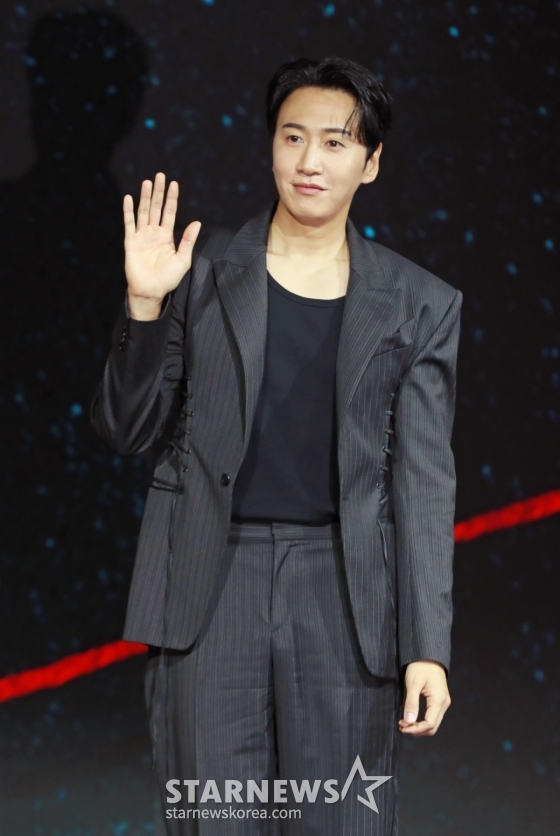 배우 이광수가 31일 오전 서울 JW 메리어트 동대문 스퀘어에서 진행된 넷플릭스 오리지널 시리즈 '악연' 제작발표회에 참석해 포즈를 취하고 있다. 벗어나고 싶어도 빠져나올 수 없는 악연으로 얽히고설킨 6인의 이야기를 그린 범죄 스릴러 '악연'은 4월 4일 공개된다. /2025.03.31 /사진=이동훈 photoguy@