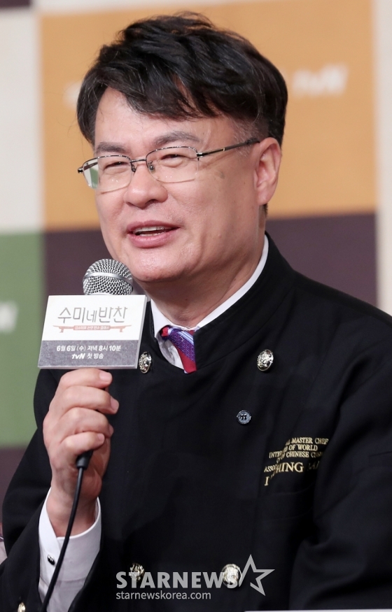 여경래 셰프가 1일 오후 서울 영등포구 타임스퀘어 아모리스에서 진행된 tvN 예능프로그램 '수미네 반찬' 제작발표회에 참석해 질의응답을 하고 있다. /사진=김휘선 기자 hwijpg@