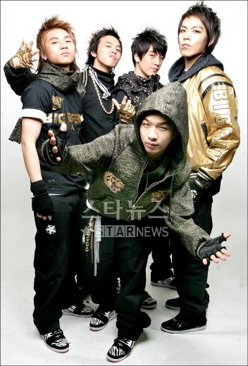 아이돌 그룹 빅뱅. 맨 오른쪽이 TOP. 최용민 기자 leebean@