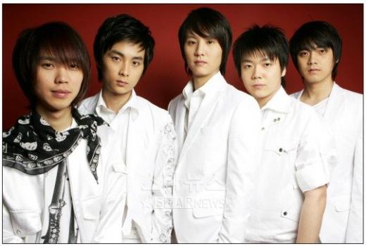 보컬 민경훈(왼쪽에서 두번째)의 솔로 독립과 윤우현(오른쪽)의 군입대로 팀 재정비를 맞게 될 버즈 ⓒ머니투데이 스타뉴스