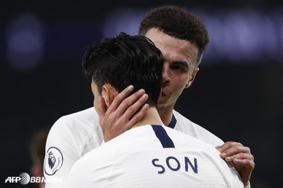 토트넘 홋스퍼 손흥민(앞)과 델리 알리. /AFPBBNews=뉴스1