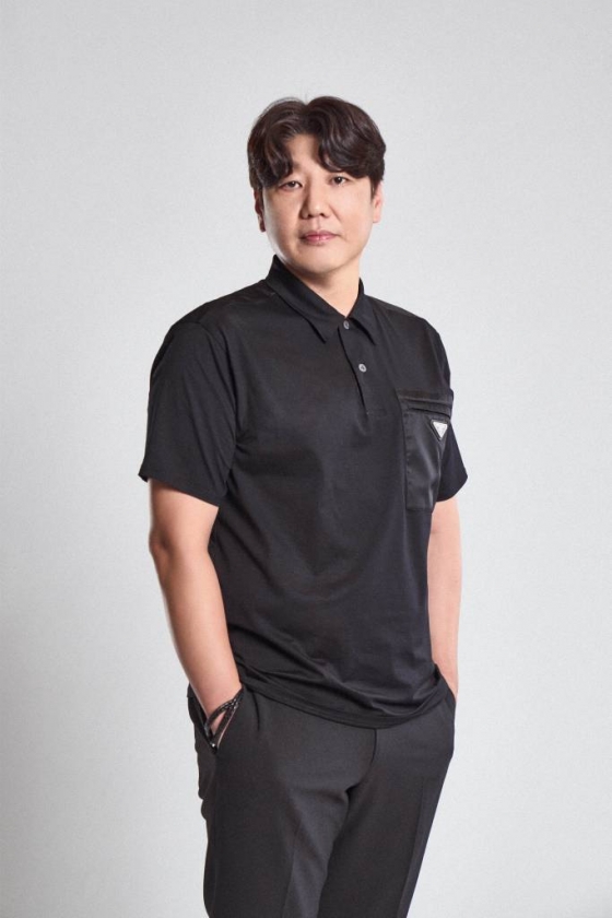 넷플릭스 오리지널 시리즈 '블랙의 신부'의 김정민 감독이 20일 오전 진행된 화상 인터뷰를 위해 포즈를 취하고 있다.  '블랙의 신부'는 사랑이 아닌 조건을 거래하는 상류층 결혼정보회사에서 펼쳐지는 복수와 욕망의 스캔들을 그린 드라마다. /2022.07.20 /사진=이동훈 기자 photoguy@