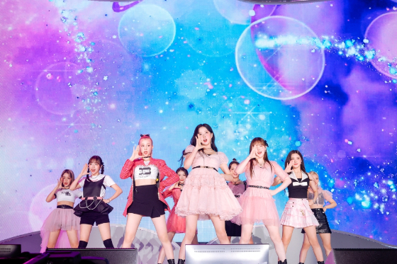 그룹 케플러가 일본에서 데뷔 쇼케이스를 성료했다. /사진제공=웨이크원, 스윙엔터테인먼트, 소니뮤직재팬