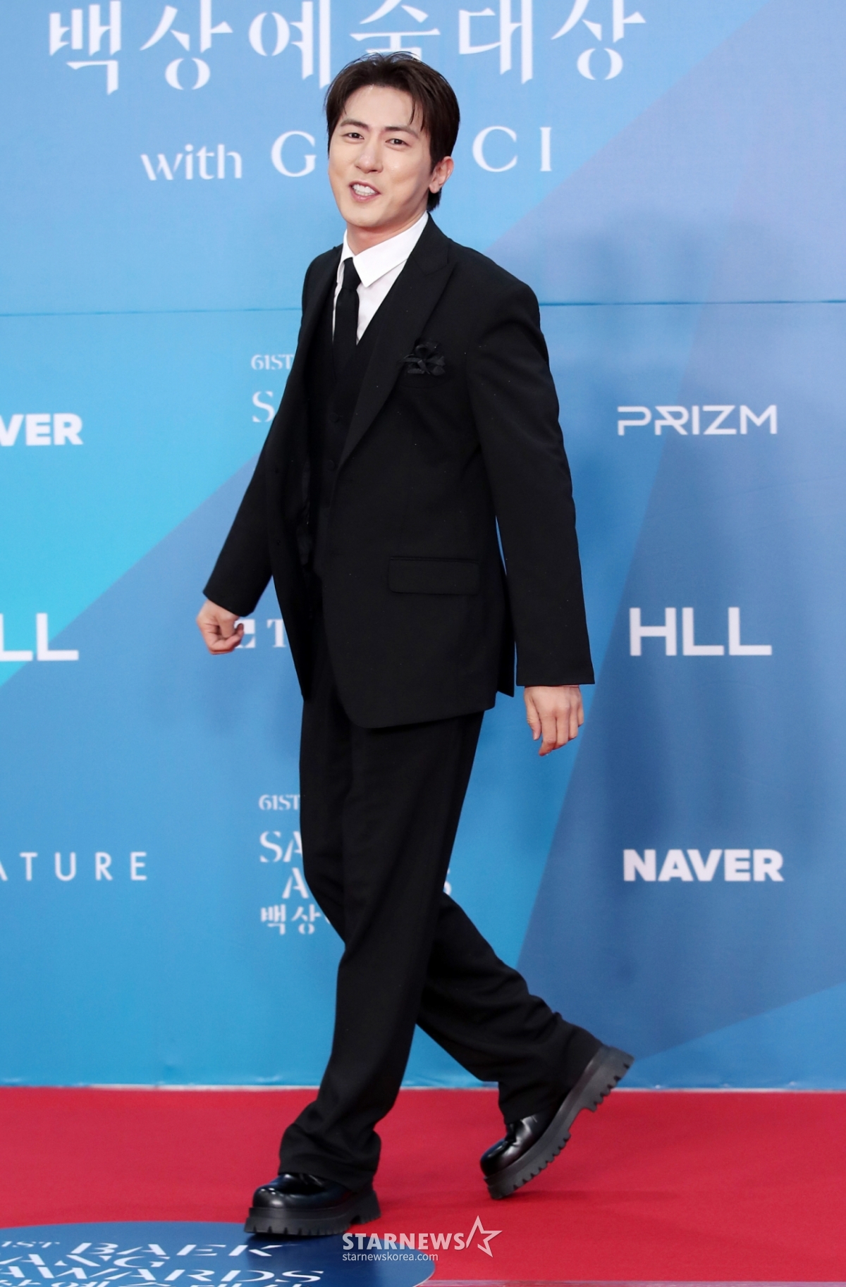 개그맨 김원훈이 5일 오후 서울 강남구 코엑스에서 열린 제61회 백상예술대상 시상식에 참석해 포즈를 취하고 있다. /2025.05.05 /사진=김휘선 hwijpg@