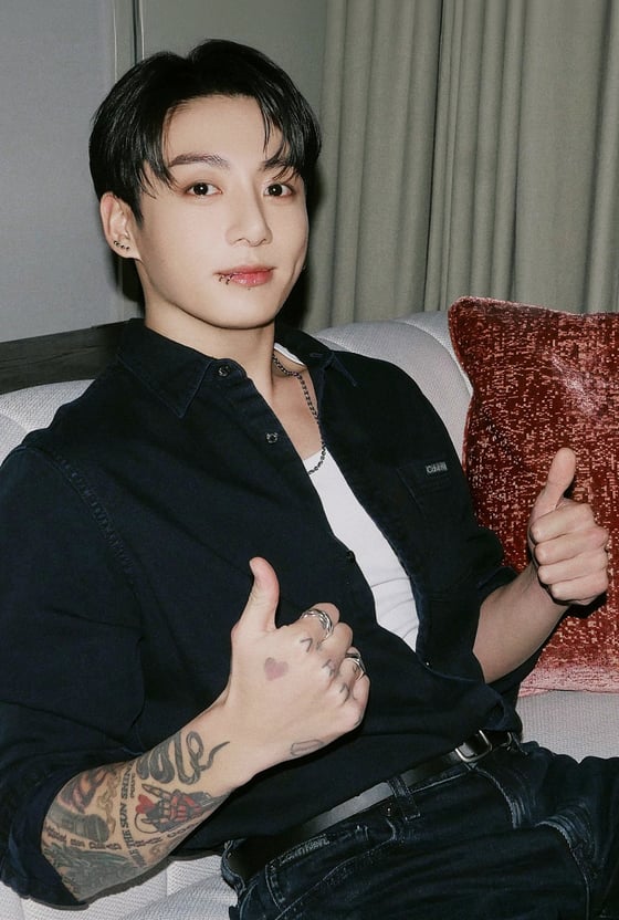 방탄소년단 정국, '2024년 한국에서 가장 잘생긴 남자' 선정..美 '네티즌 ..., حجم الصورة 560x832