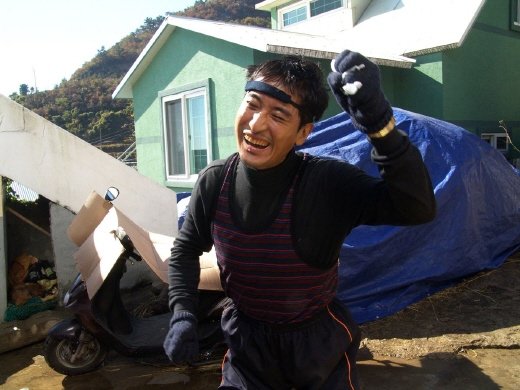 영화 '맨발의 기봉이'의 한 장면.