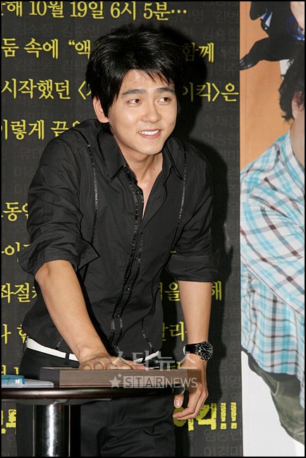 지난 13일 오후 서울 강남에서 진행된 MBC '거침없이 하이킥' 종방연에 참석한 최민용 ⓒ홍봉진 인턴기자
