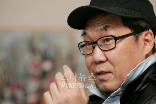 ▲ 조영남과의 첫만남, 그는 역시 거침없고 솔직했다. 자신을 화수 (화가이자 가수)라고 부르지만 그는 글쟁이로도 대단한 필력을 가졌다. 현대미술을 종횡무진하고 밝히기힘든 자신의 사랑얘기도 솔직하게 까발리며 최근 두권의 책을 내놨다. ⓒ최용민 기자 leebean@