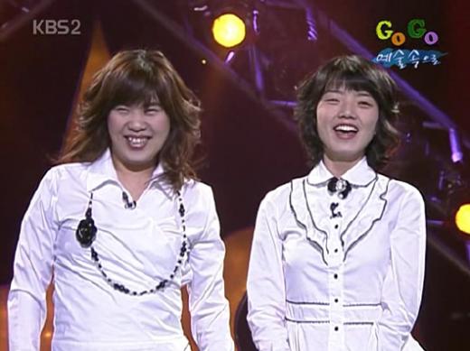 'Go Go 예술 속으로'에서의 강유미와 안영미.