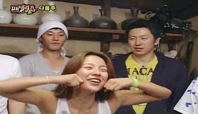 ↑SBS '일요일이 좋다-패밀리가 떴다'에서 '소핫'댄스를 선보이는 이효리
<사진=방송화면 캡처>