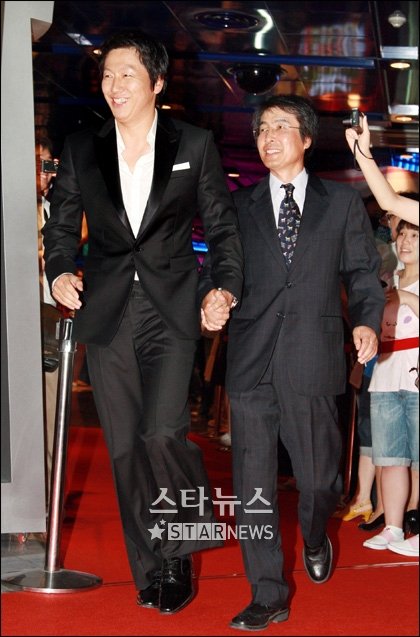 김수로와 은사 박평엽 ⓒ 송희진 기자