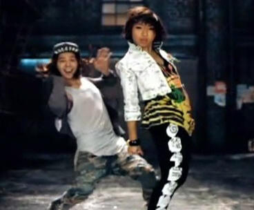 <화면캡처=2NE1 '파이어' 뮤직비디오 스트리트 버전>