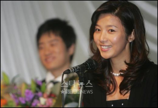촬영감독 주최 '2007 그리메상 시상식'에서 최우수 여자 연기자상 수상한 직후 환하게 웃던 故 장진영 모습
