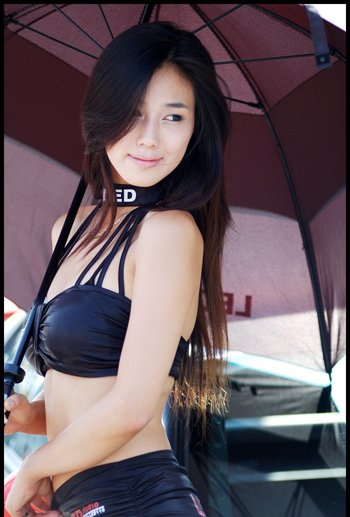 ↑레이싱 모델 김하율 ⓒ디카모델 제공