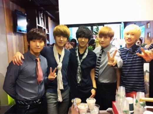 (왼쪽부터) 성민 규현 예성 신동 은혁 ⓒ출처= 예성 트위터