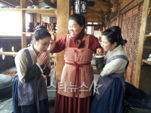 (왼쪽부터)홍아름, 고수희, 조은숙 ⓒ사진=BH엔터테인먼트 제공