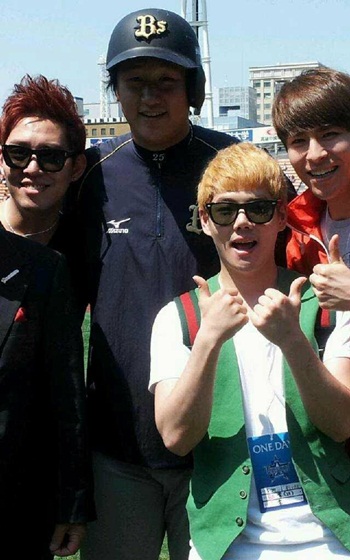 이대호와 엠투엠 <사진=뮤니트엔터테인먼트 제공>