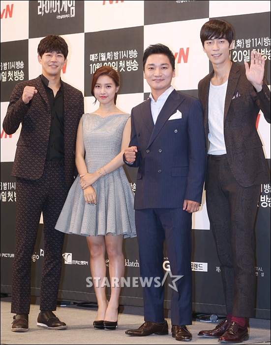 (왼쪽부터) 이상윤, 김소은, 조재윤, 신성록/사진=이동훈 기자