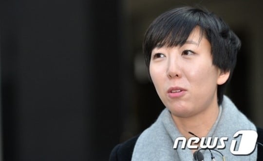 대법원이 해고된 KTX 여승무원들의 복직소송을 파기환송한 이후 김승화 KTX 승무지부장이 입장을 발표하고 있다. /사진=뉴스1
