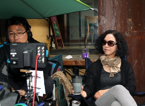 '나도 때론 포르노그라피의 주인공이 되고 싶다' 촬영장을 찾은 원작 주인공 서갑숙/사진제공=봉봉미엘