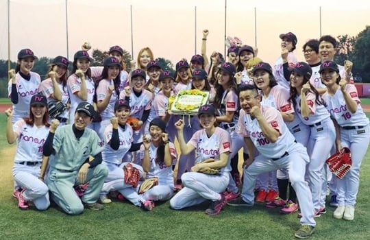 한스타 여자 연예인 야구단. /사진=한스타 제공