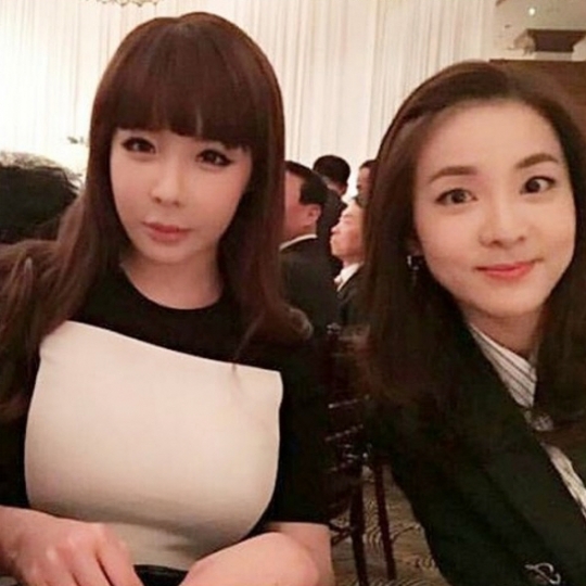 박봄(왼쪽)과 산다라박 / 사진출처=박봄 공식 SNS