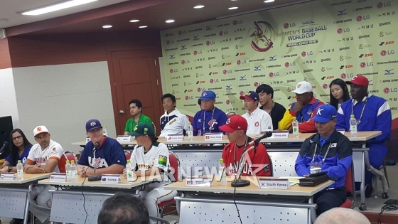 12개국 선수들이 참석한 기자간담회가 열렸다.