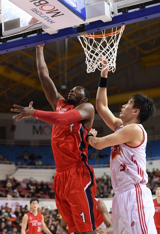 골밑을 지배하며 팀에 승리를 안긴 찰스 로드. /사진=KBL 제공