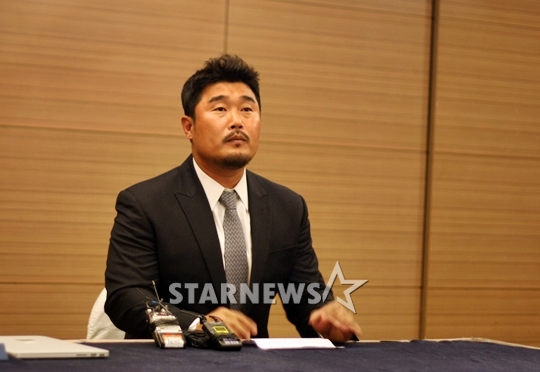 사퇴를 발표한 이호준 선수협 회장. /사진=김우종 기자