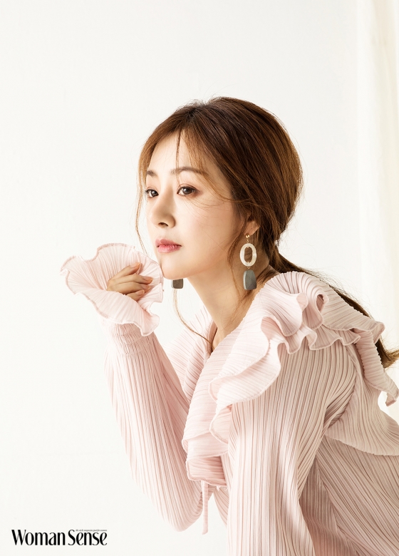 배우 오나라가 남자친구와 20년 간 연애 중이라고 밝혔다. /사진=우먼센스