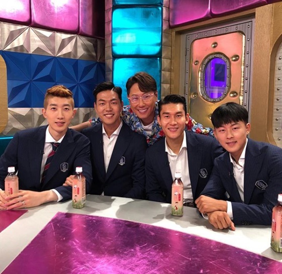 가수 윤종신과 태극전사 조현우, 김영권, 이용, 이승우(왼쪽부터) /사진=윤종신 인스타그램