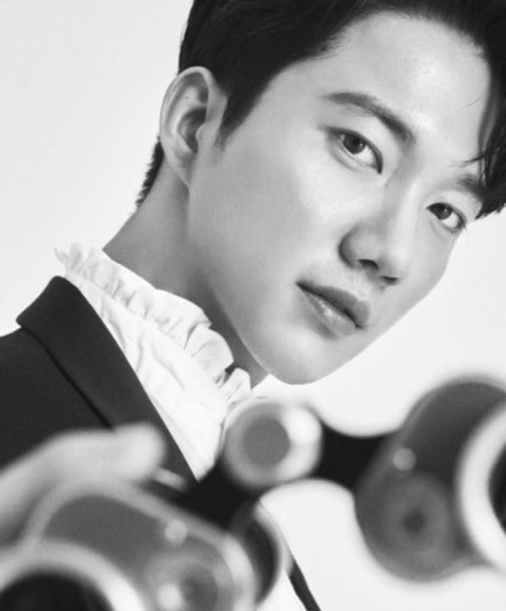 화이브라더스코리아와 매니지먼트 전속 계약을 체결하고 가수 겸 배우로 활동 예정인 보이그룹 초신성 멤버 박건일