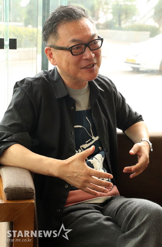 영화 '돌멩이'로 제23회 부산국제영화제를 찾은 배우 김의성이 스타뉴스와 만나 이야기를 나누고 있다/사진=김휘선 기자